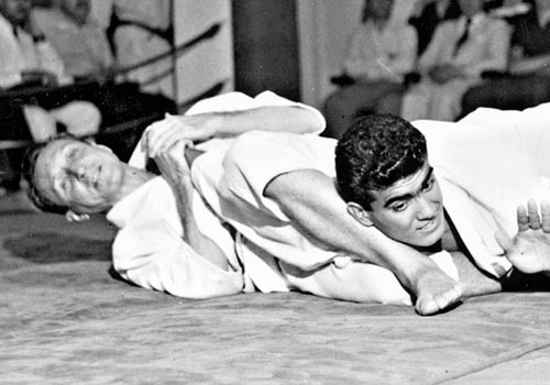 Old School Jiu-Jitsu - OSJJ would like to remember the legendary  Grandmaster Rolls Gracie today. Taken from the jiujitsu world on Jun 5th,  1982 in a tragic hang gliding accident he had